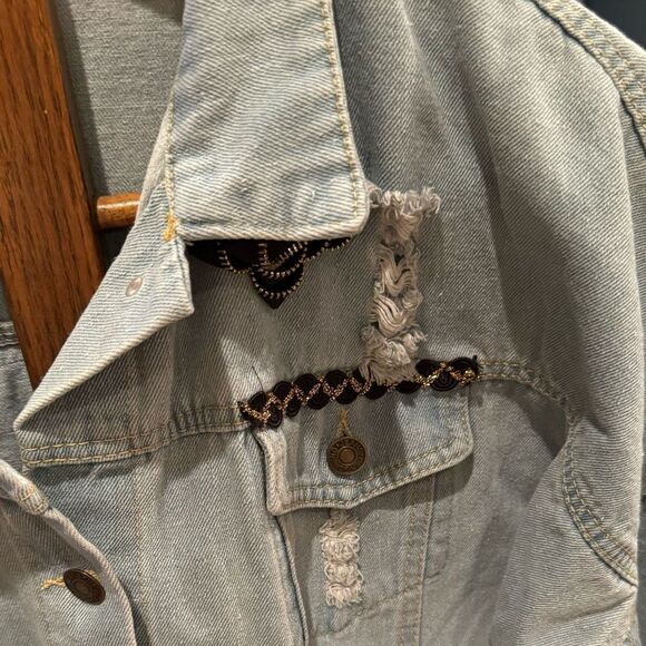 Rosie the Riveter Upcycled Light Wash Denim Embellished Button Up Jacket  Sz M - Picture 5 of 10